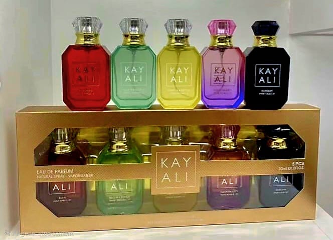 Kayali Ladies Gift Set - Gold Box - Image 2